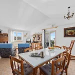 Charming Tedi With Sea View Apartmán